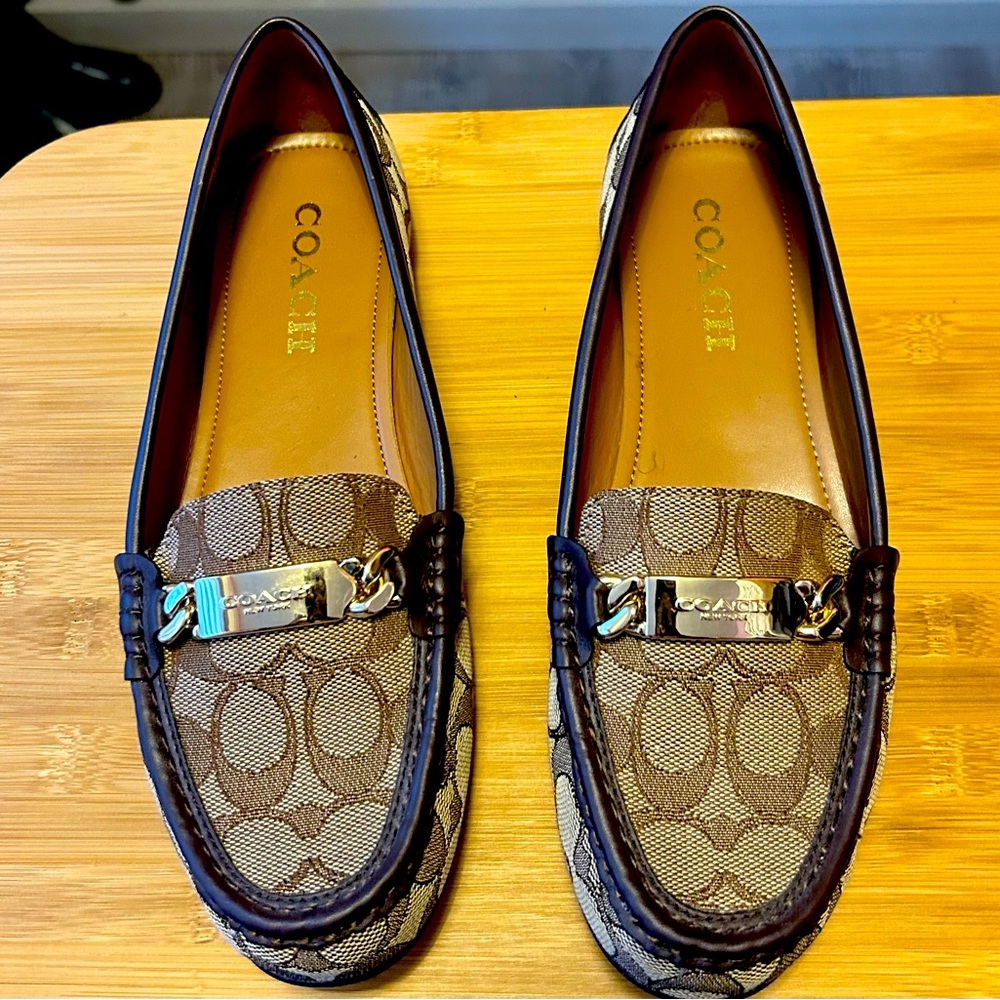 GUC and Very Clean Jacquard Loafer